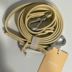 Wild One water resistant leash & matching poop bag holder
